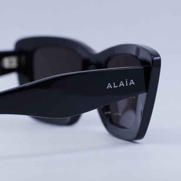 🕶️ New Azzedine Alaïa AA0070S 001 Sunglasses - Black Frame, Grey Lenses - Picture 5 of 11